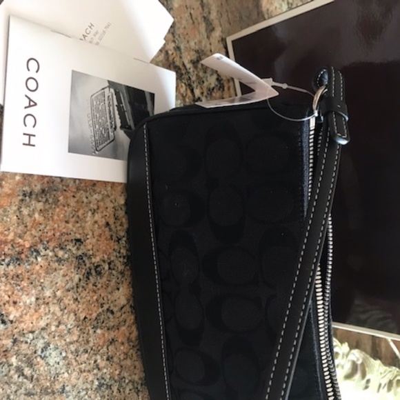 Classic COACH Clutch - Picture 4 of 5